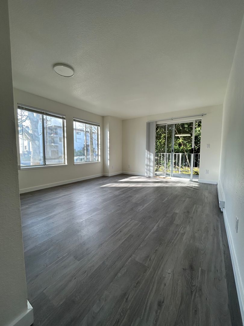 Seattle Apartment: 11740 Greenwood Ave N