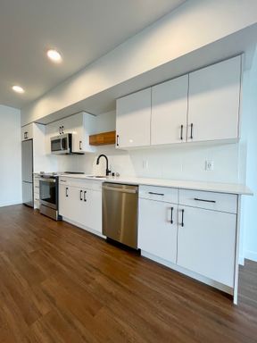 1 MONTH FREE! - Large 1-Bedroom With Walk-In Closet And Private Balcony! MONTH FREE! – photo 1