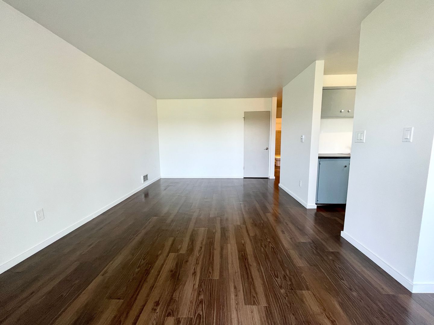 Seattle Apartment: 2233 NE 46th Street