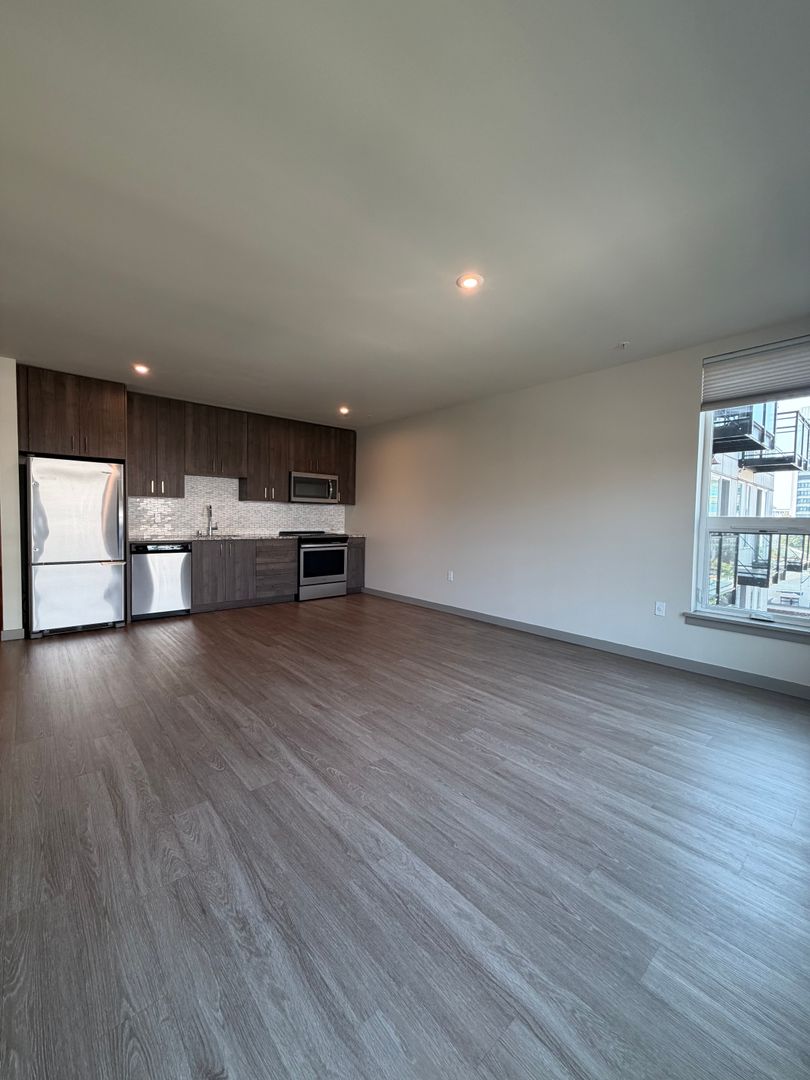 Seattle Apartment: 1050 James Street
