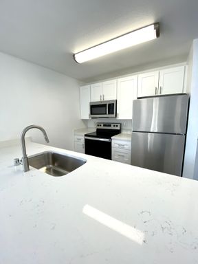 1 Month FREE! Call Today! West Facing Top Floor Corner Unit! – photo 1