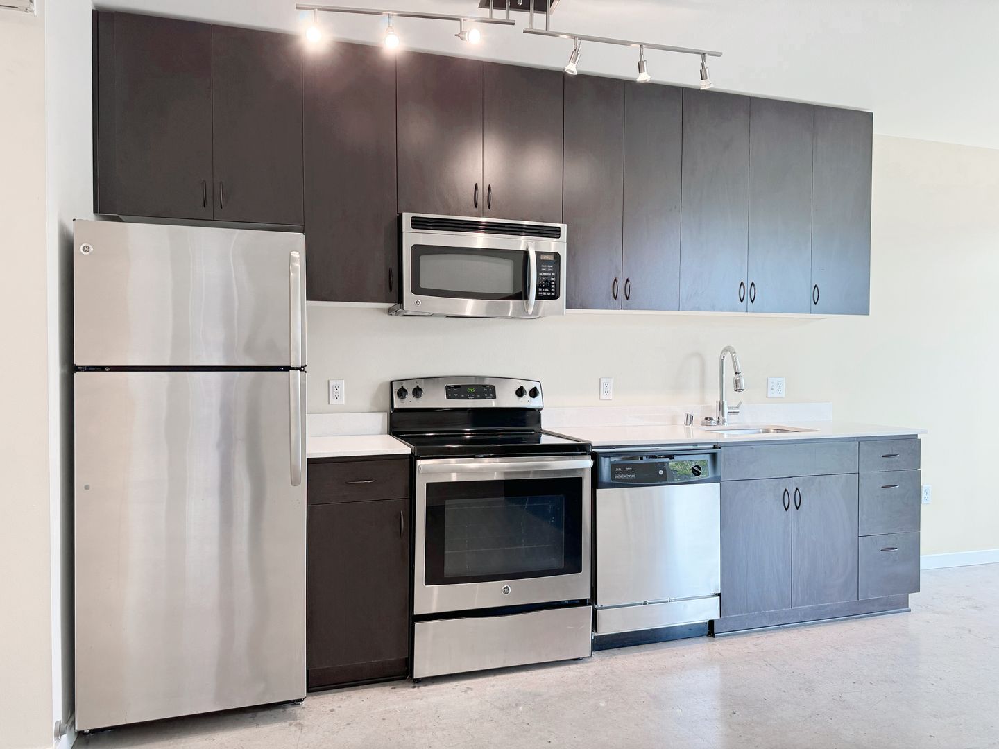 Seattle Apartment: 418 Bellevue Ave East