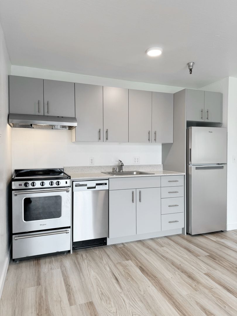Seattle Apartment: 11501 15th Ave NE