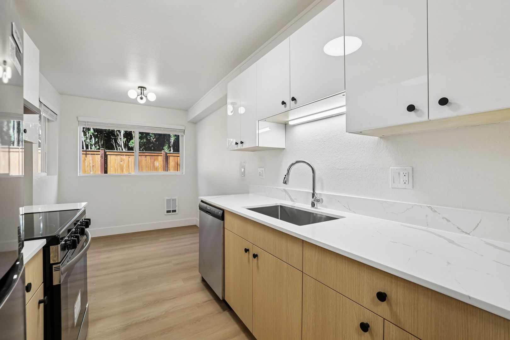 Edmonds Apartment: 7714 196th St SW