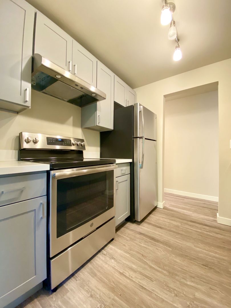 Seattle Apartment: 900 Nob Hill Ave North