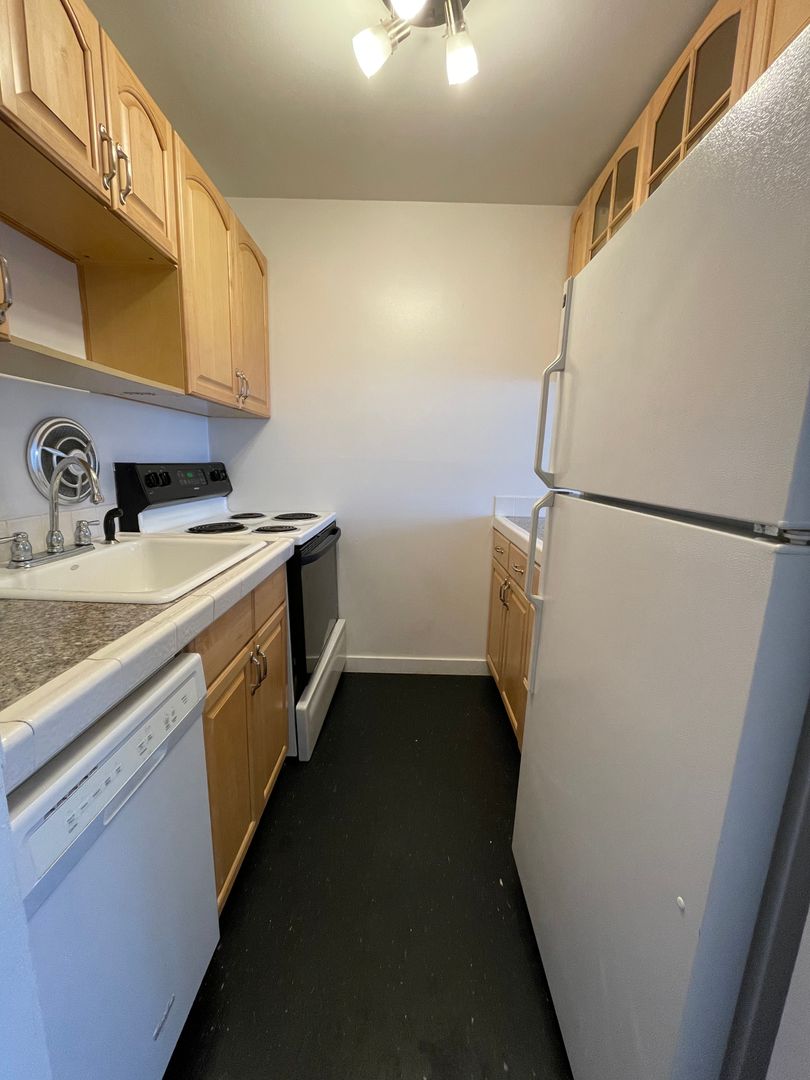 Seattle Apartment: 412 Bellevue Ave East