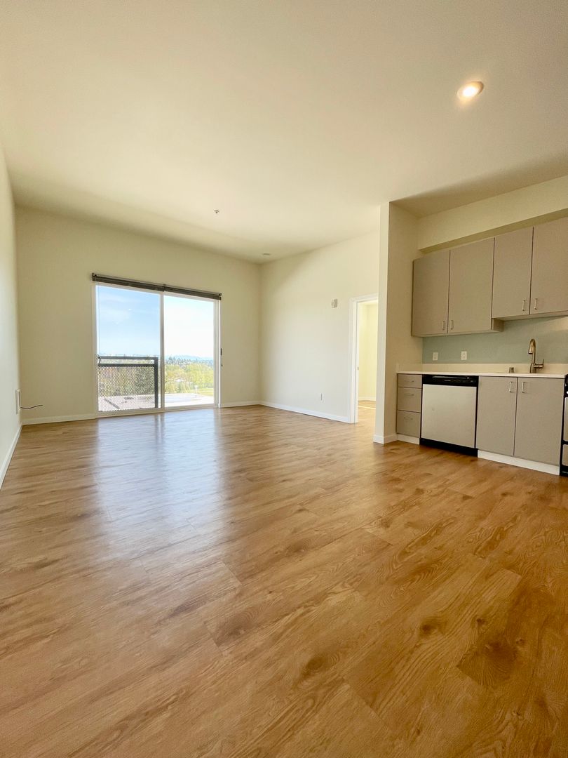 Seattle Apartment: 2249 NE 46th Street