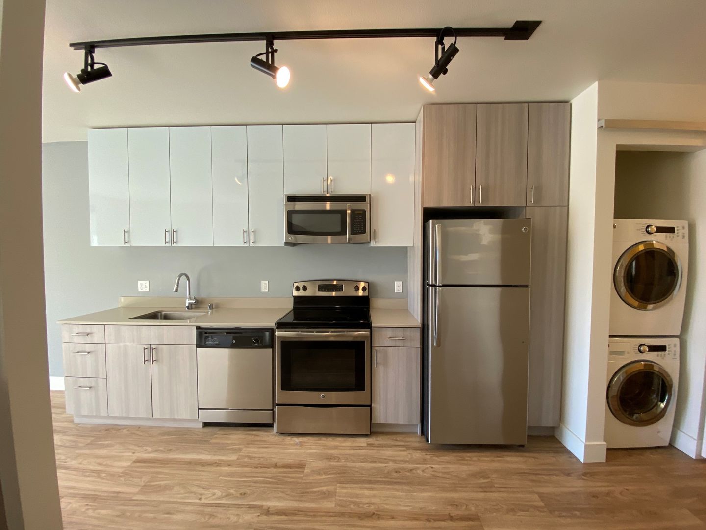 Seattle Apartment: 422 Summit Ave East