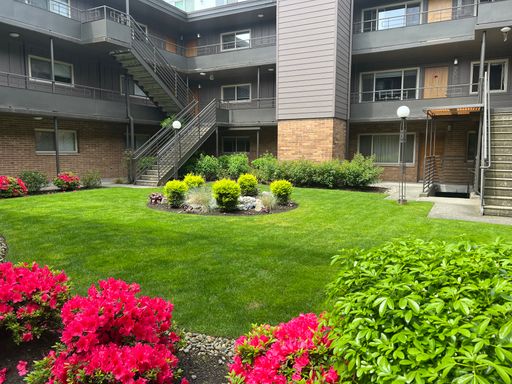 In the heart of the Roosevelt neighborhood. One bedroom available now but not for long! – photo 1