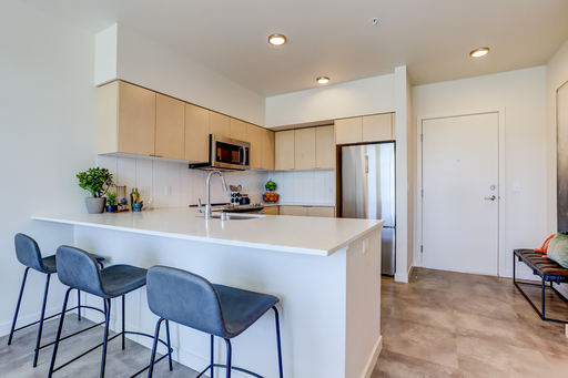Light-Filled 1-Bedroom with Generous Storage & a Spacious Kitchen. 1 MONTH FREE!! – photo 1
