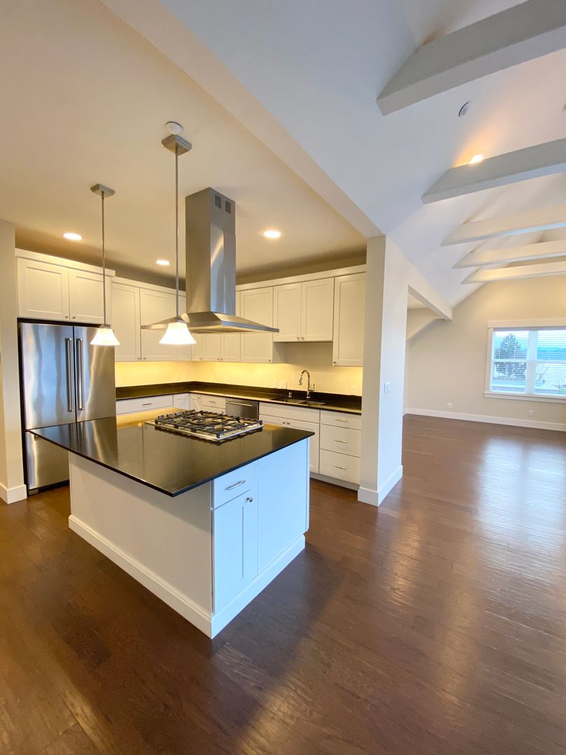 Mukilteo Apartment: 716 Third Street