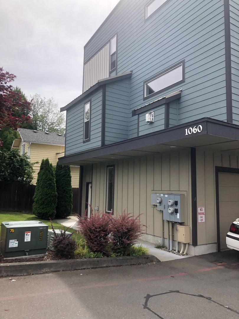Renton Townhome: 1075 Blaine Avenue NE
