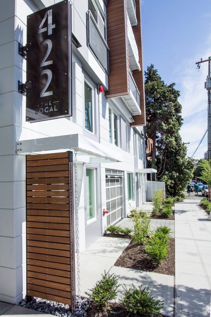 Seattle Apartment: 422 Summit Ave East