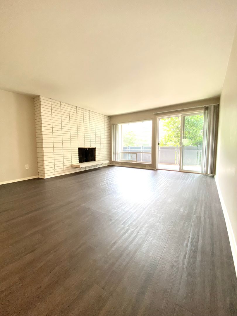 Seattle Apartment: 900 Nob Hill Ave North