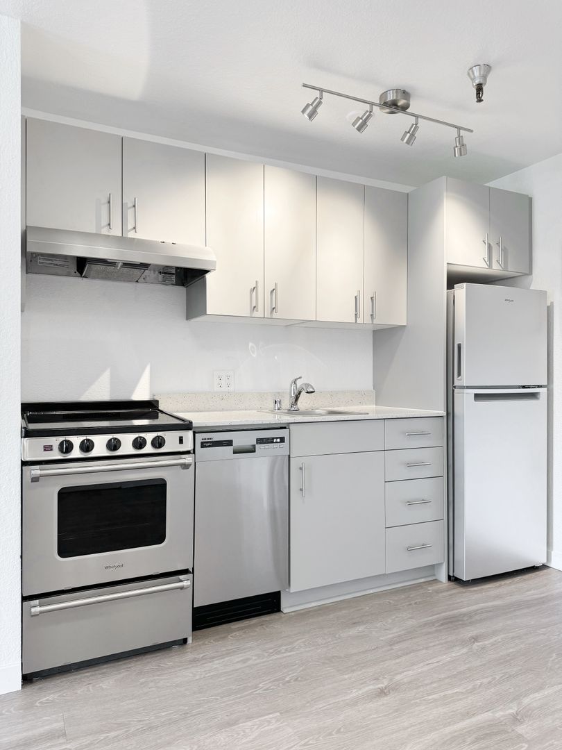 Seattle Apartment: 11501 15th Ave NE