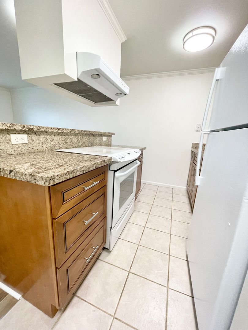 Seattle Apartment: 1410 W. Raye St