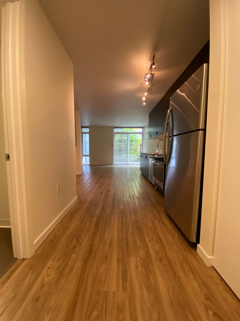 Seattle Apartment: 418 Bellevue Ave East