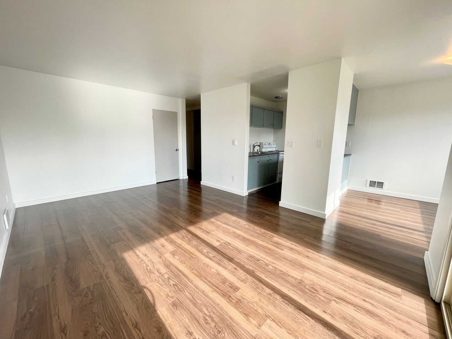Seattle Apartment: 2233 NE 46th Street