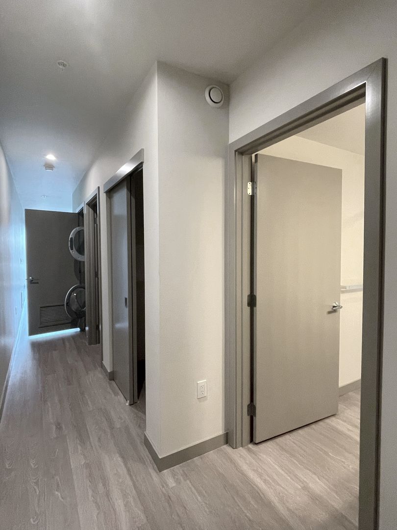 Seattle Apartment: 1050 James Street