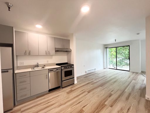 CORNER STUDIO! South Facing, Natural Light – photo 1