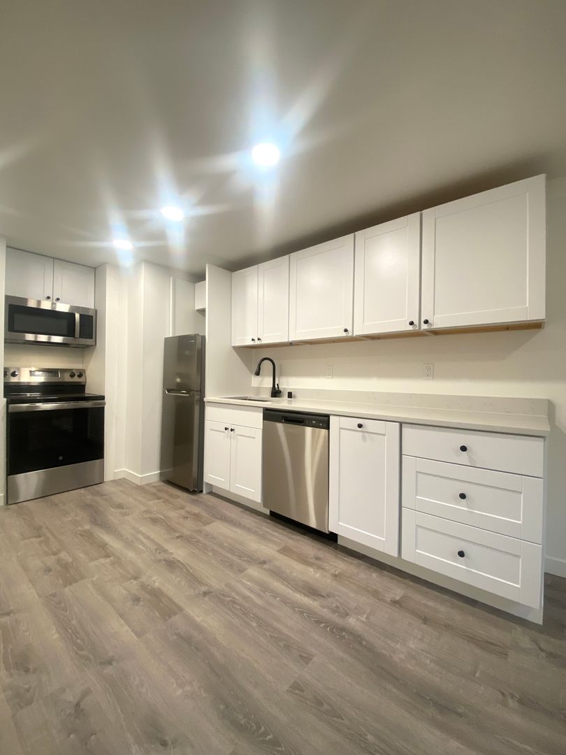 Seattle Apartment: 1418 2nd Avenue W