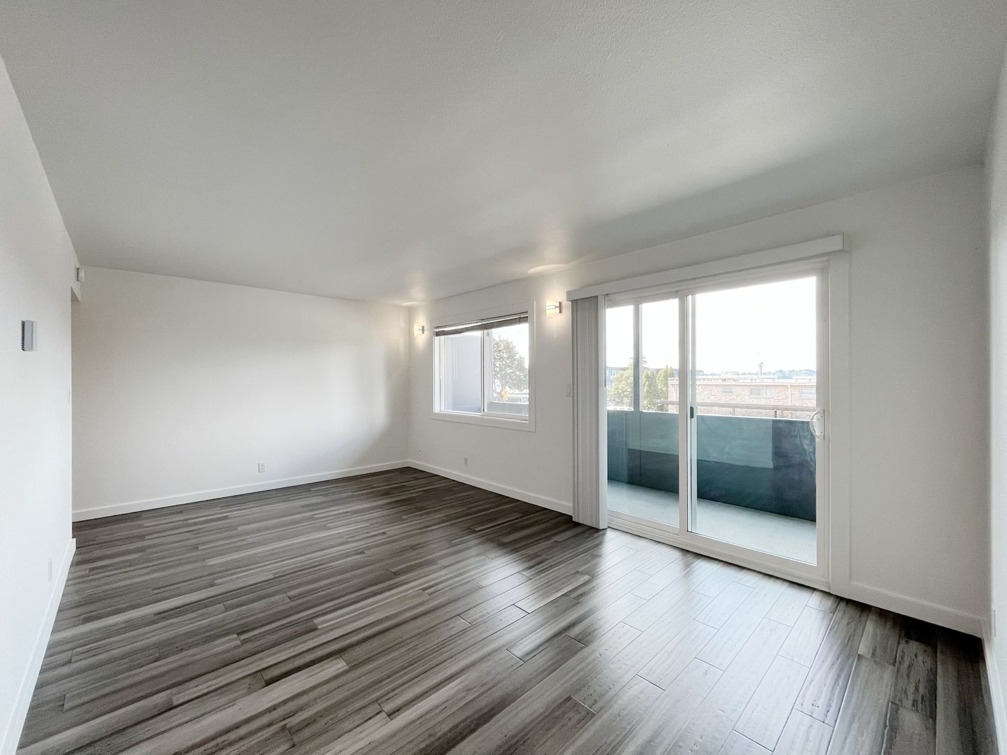 Kirkland Apartment: 430 Lake Street South