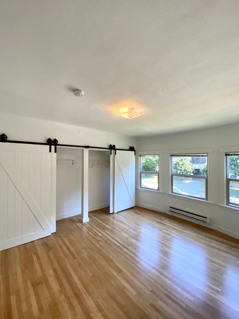Seattle Apartment: 1421 2nd Ave N
