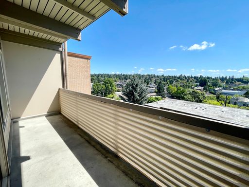 6 Weeks Free!! Two Bedroom! Huge Balcony, Extra Closets, and Hard Surface Flooring! – photo 1