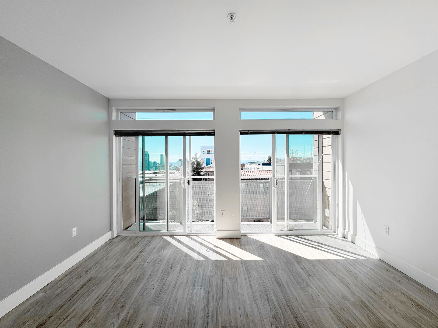 Seattle Apartment: 422 Summit Ave East