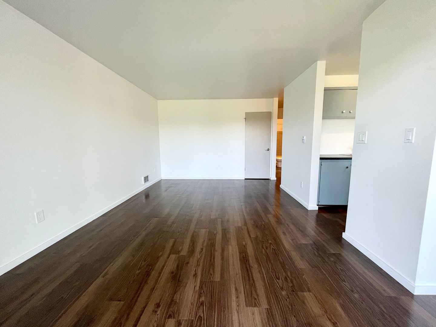 Seattle Apartment: 2233 NE 46th Street