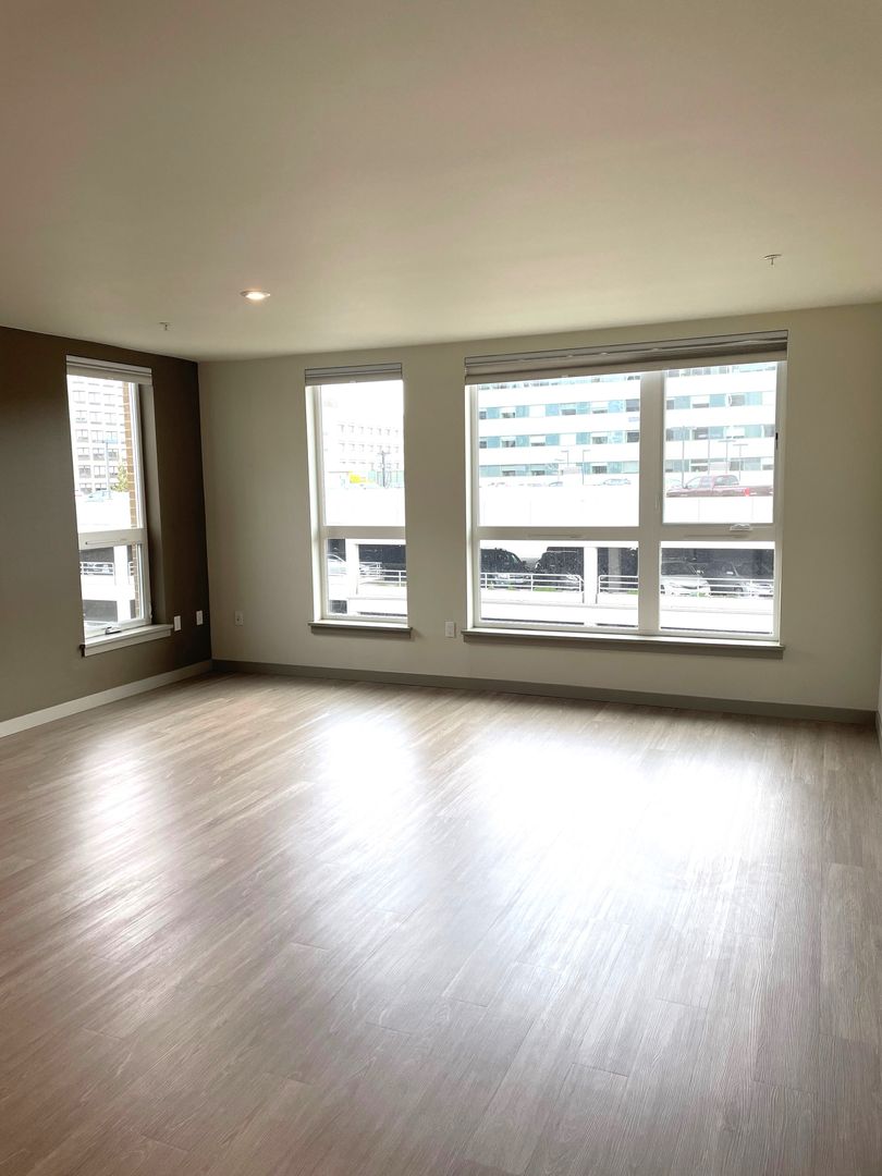 Seattle Apartment: 1050 James Street