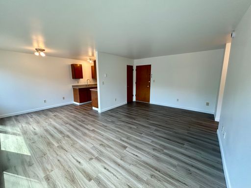 One Month Free!! Spacious One Bedroom Near Ravenna Park! – photo 1