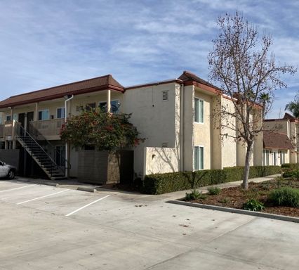 1 Bed Apt in Senior community in Clairemont. Must be 55+ and older to rent – photo 1