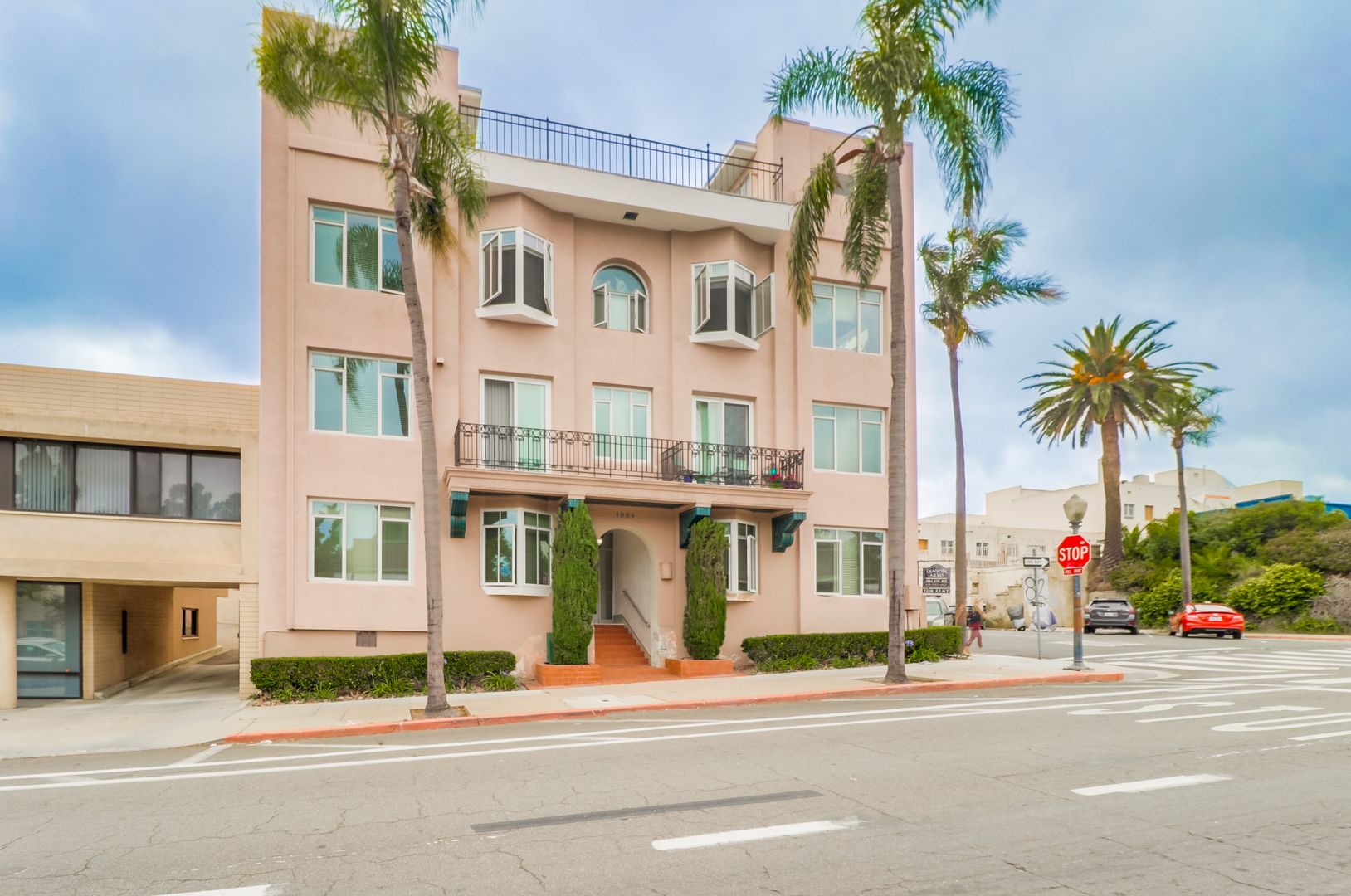 San Diego Apartment: 1964 5th Ave