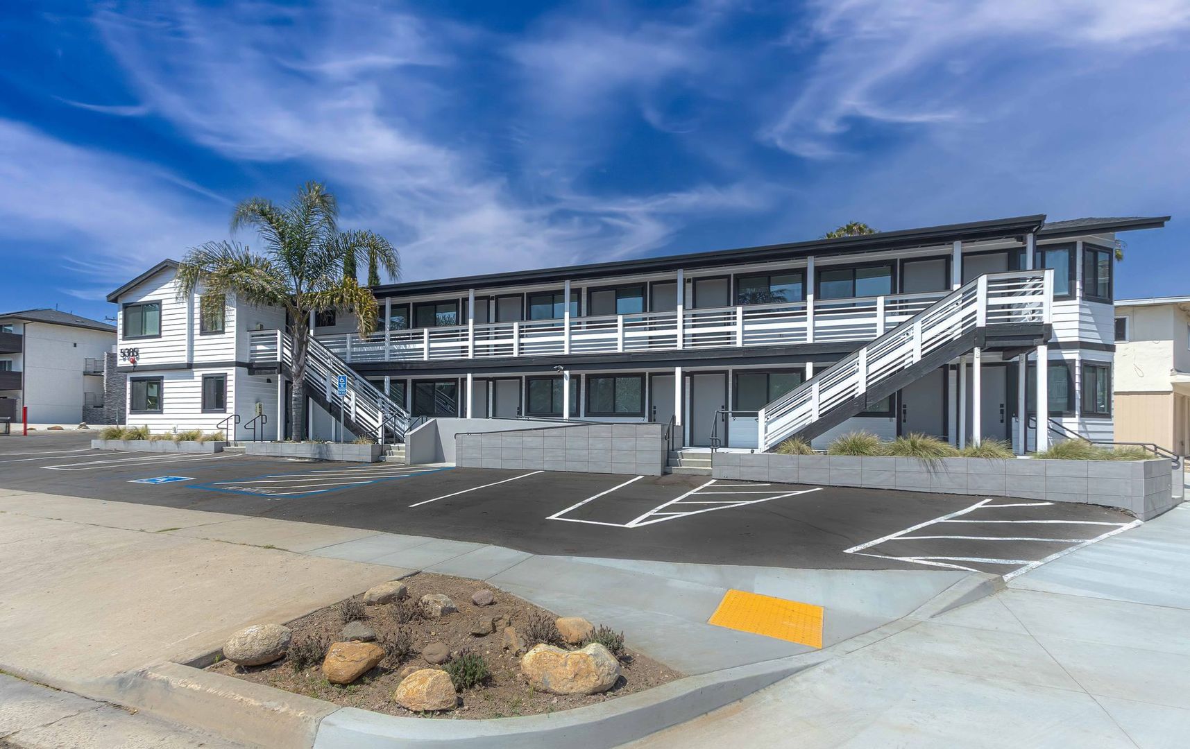 La Jolla Apartment: 5385 La Jolla Blvd