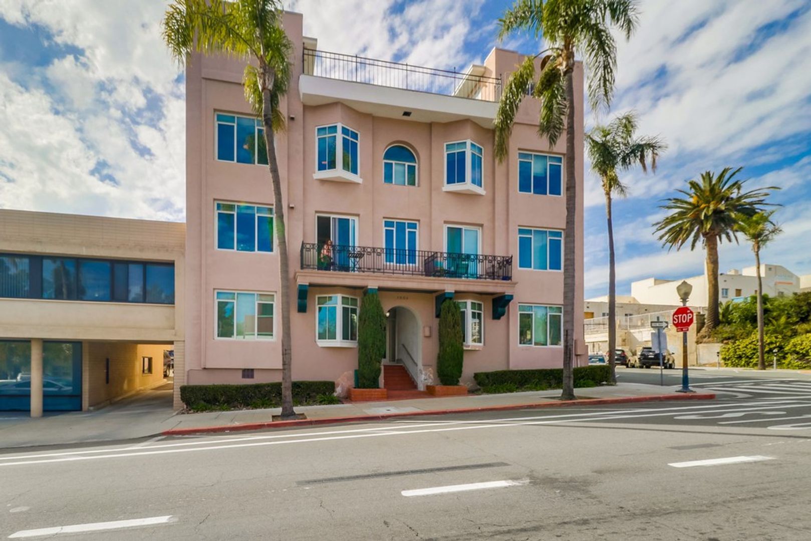 San Diego Apartment: 1964 5th Ave