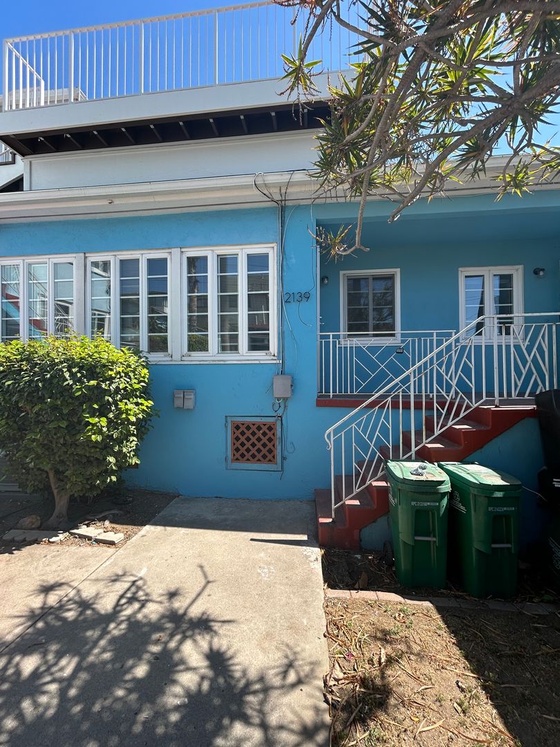 San Diego Apartment: 2139 Brant Street