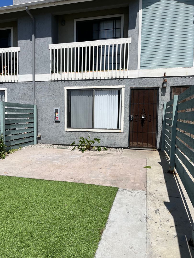 San Diego Apartment: 5104-5112 Cape May Place - 5106