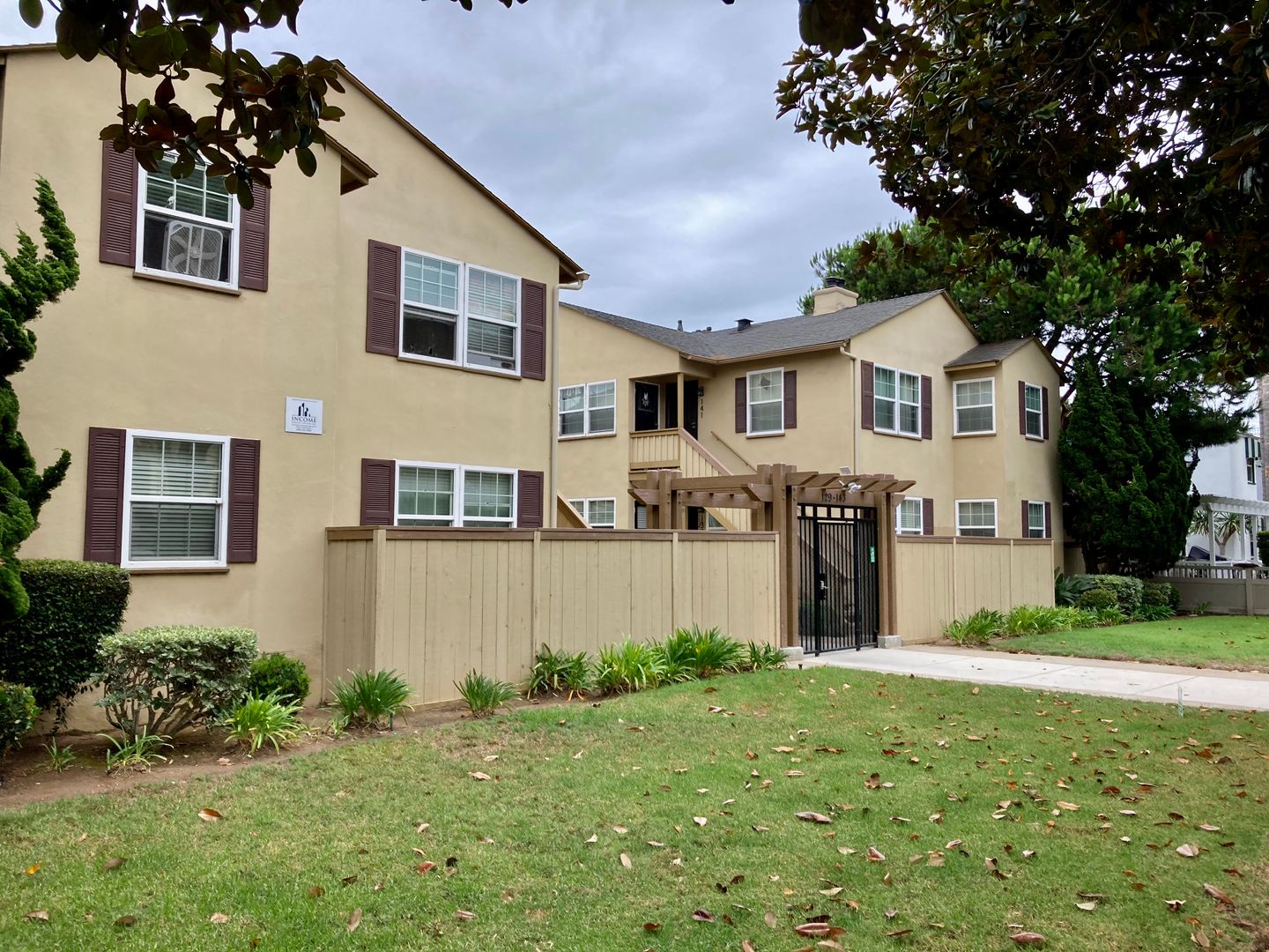 Coronado Apartment: 129-43 D Avenue