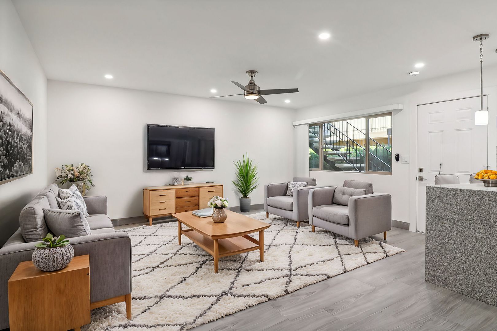 El Cajon Apartment: 458 Ballantyne Street