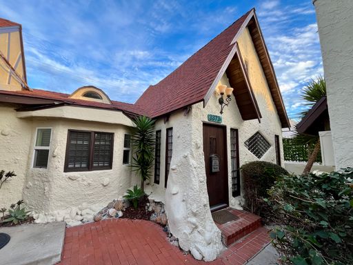 Upcoming 2 Bed/1 Bath With Bonus Room Loft – photo 1