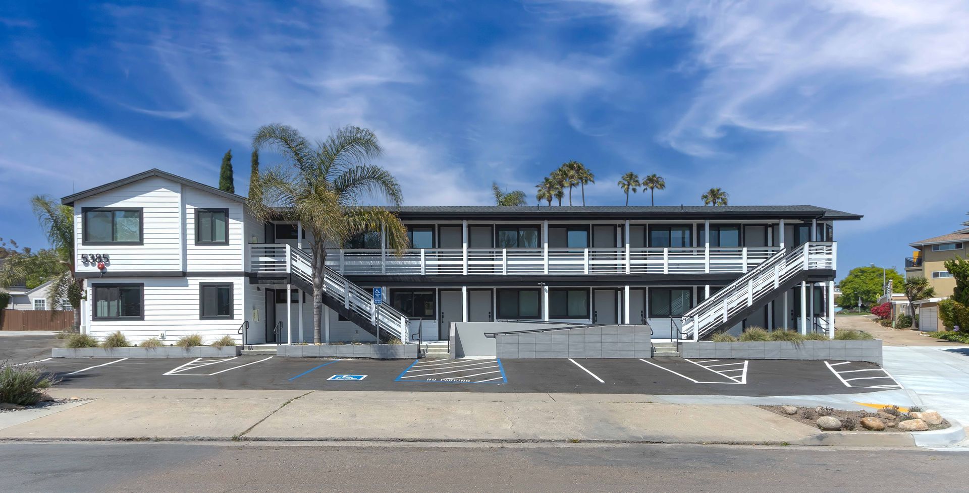 La Jolla Apartment: 5385 La Jolla Blvd