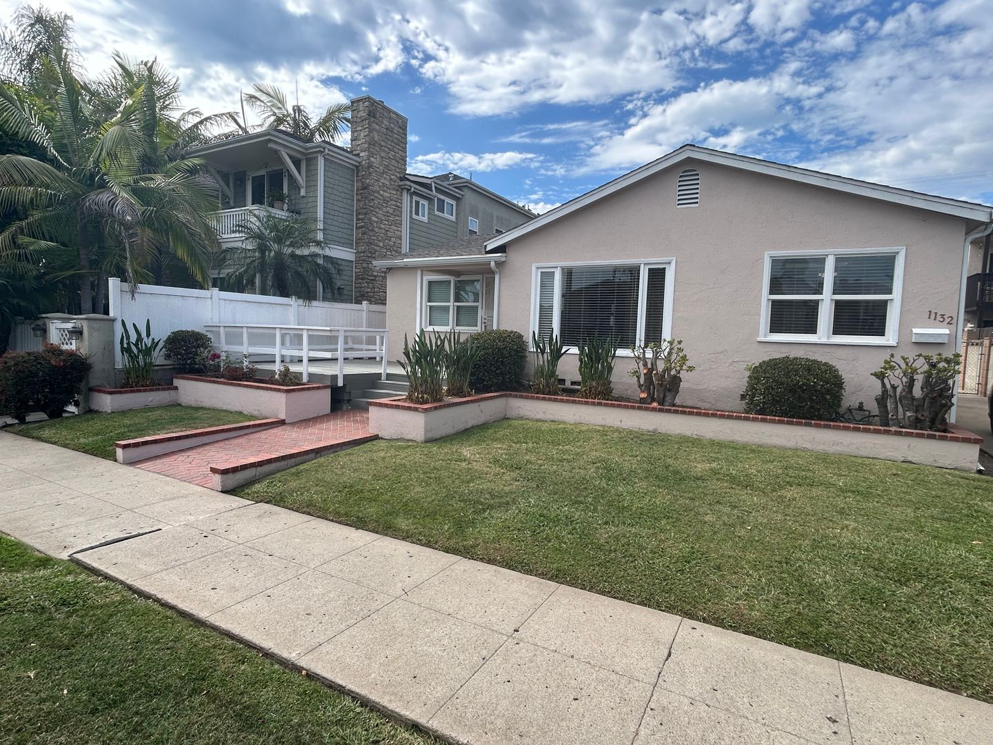 San Diego House: 1130 Thomas Avenue
