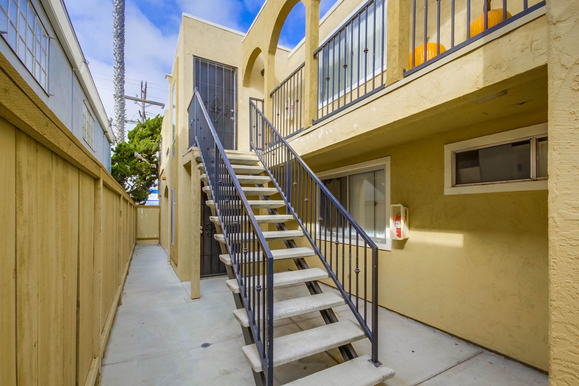 San Diego Apartment: 734 Sapphire Street, #6