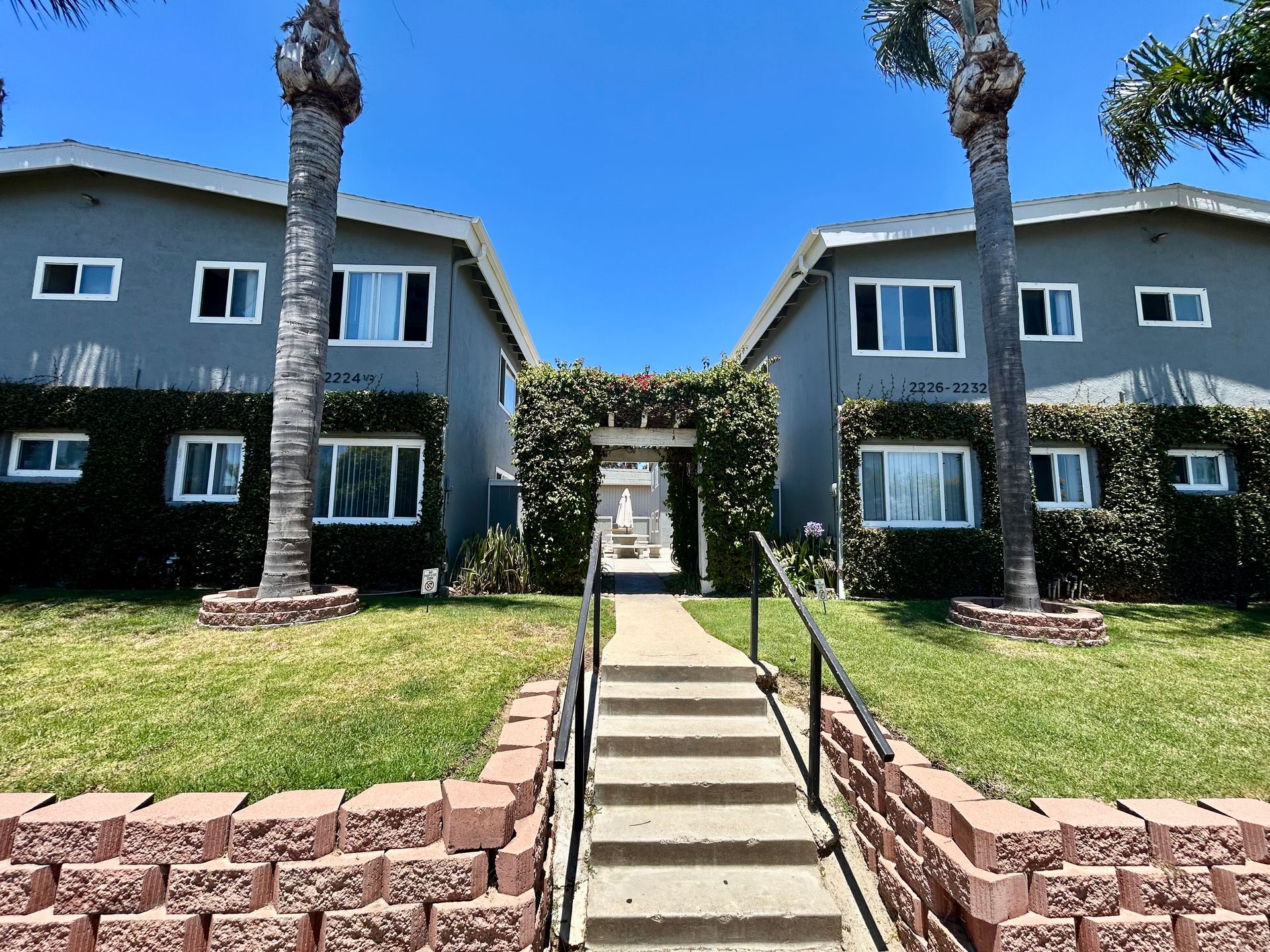 San Diego Apartment: 2248 1/2 Grand Ave