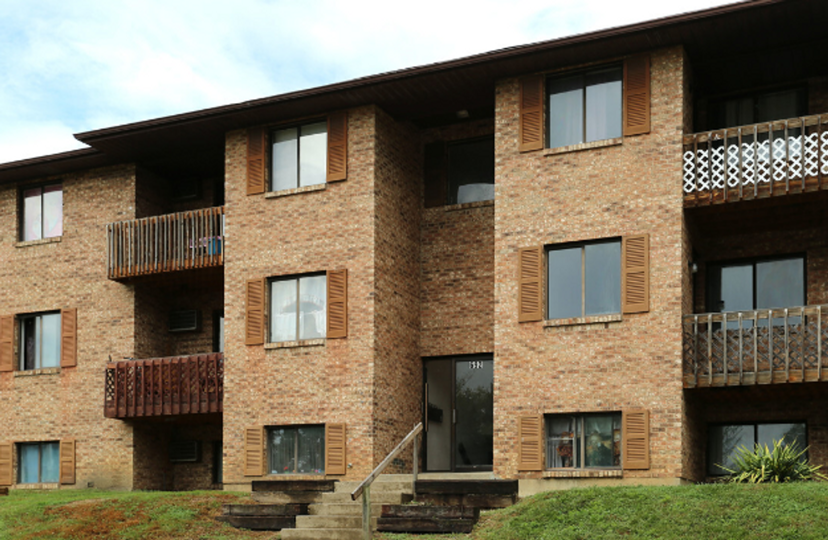 Hamilton Apartment: 884 Gordon Smith Blvd