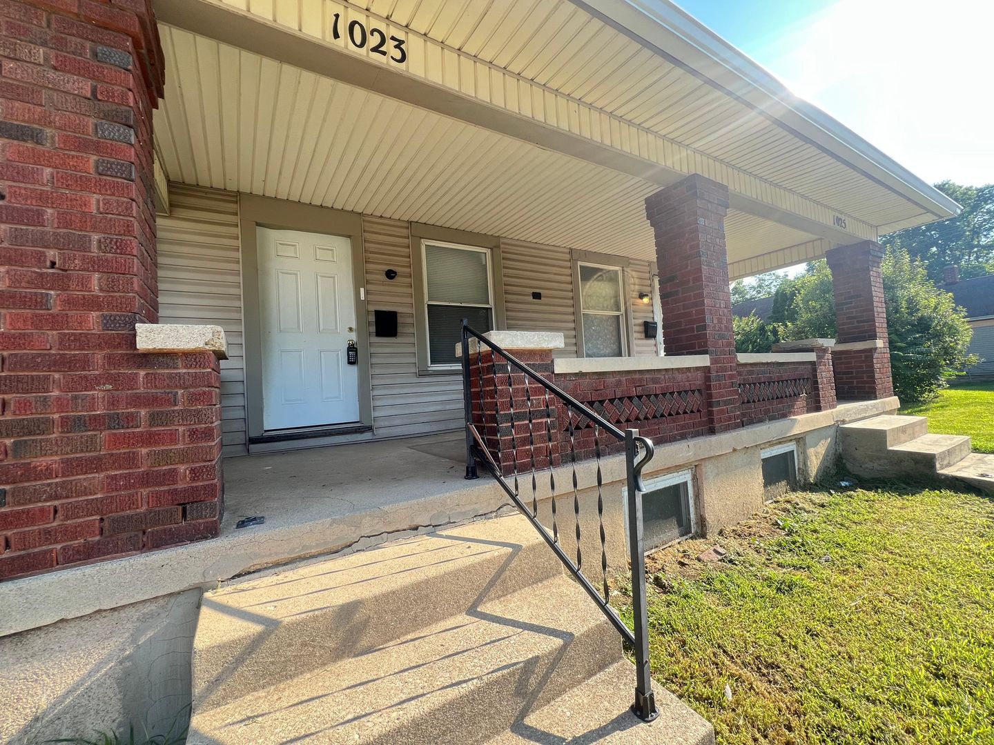 Dayton Apartment: 1023-1025 Clover St