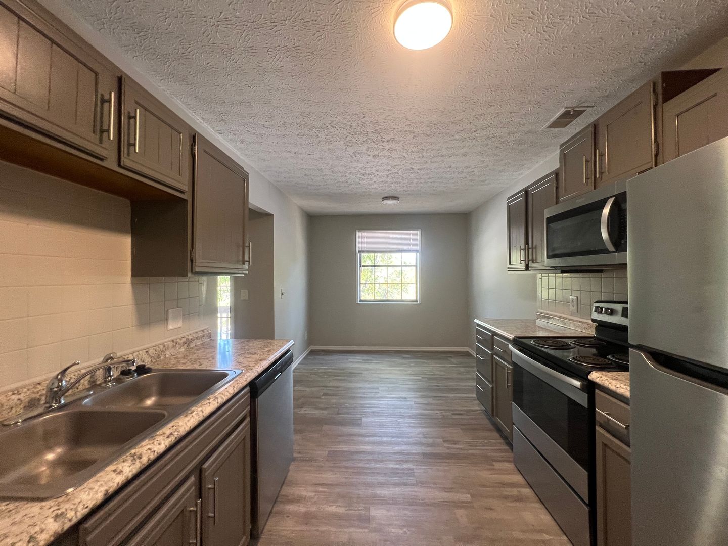 Hamilton Apartment: 884 Gordon Smith Blvd
