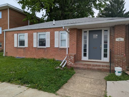 3 Bedroom 1.5 Bath Remodeled Apartment Some Utilities Included