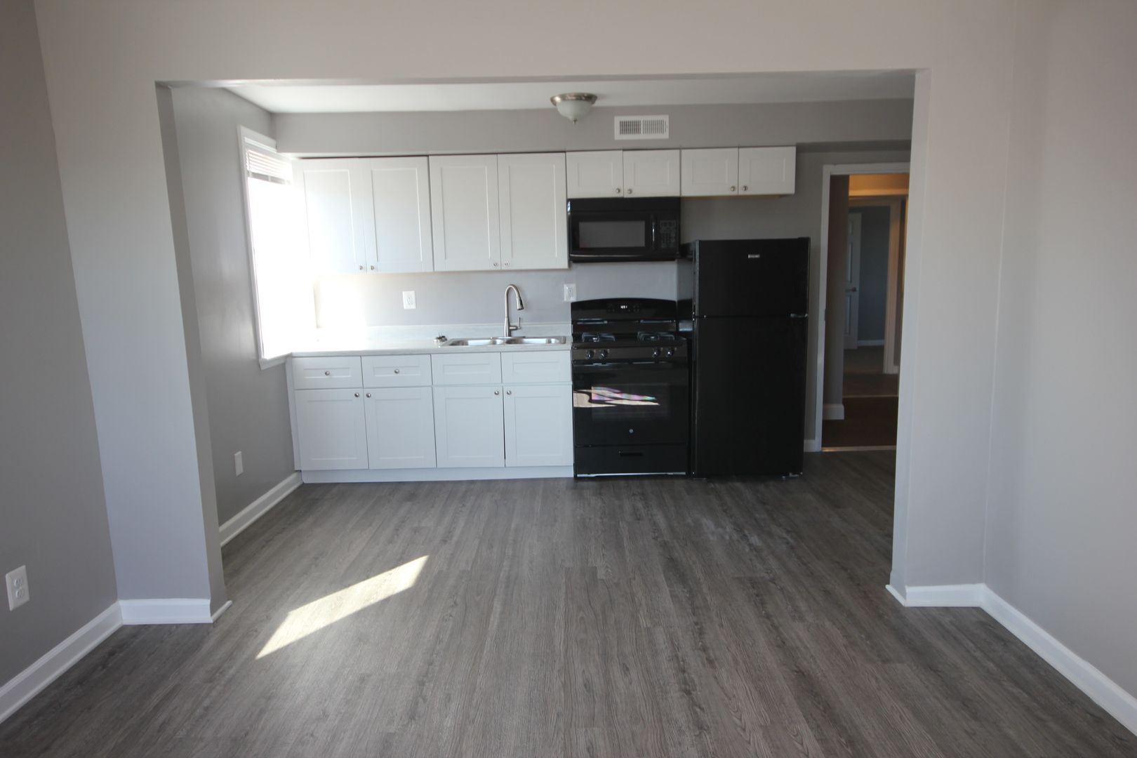 Aberdeen Apartment: 312 N Philadelphia Blvd